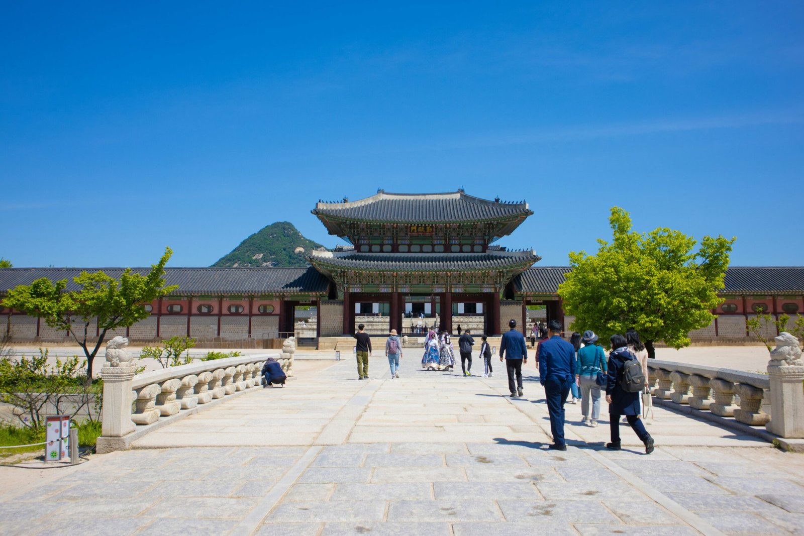 Exploring the Architectural Marvels of the Joseon Dynasty: Gyeongbokgung and Changdeokgung Palaces